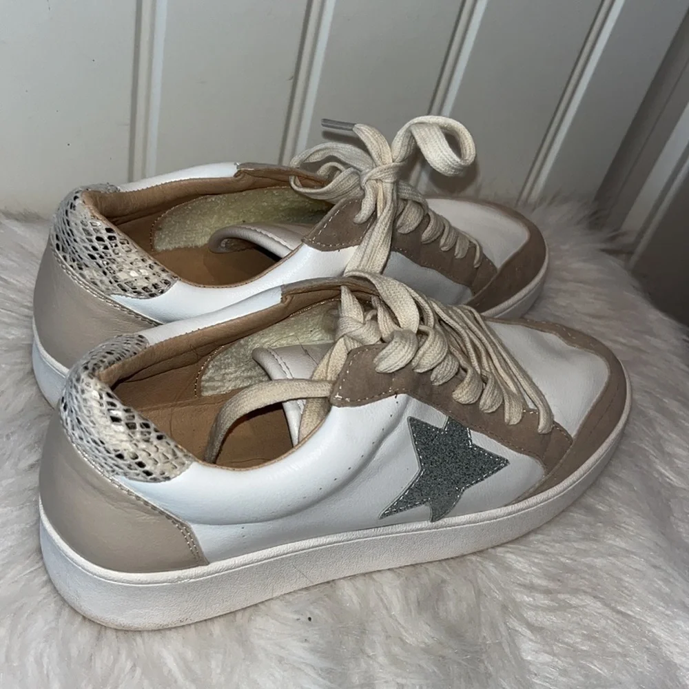 OASIS Society Irene Glitter Star Sneaker Taupe size 7.5
